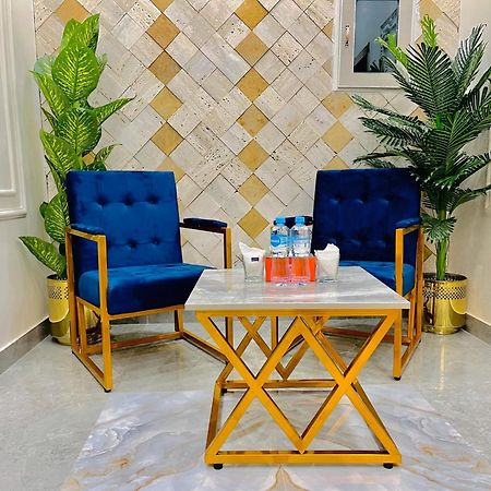 Hotel Crown Lahore Bagian luar foto