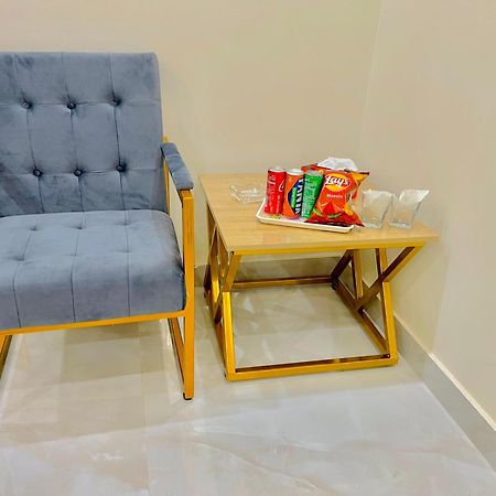 Hotel Crown Lahore Bagian luar foto