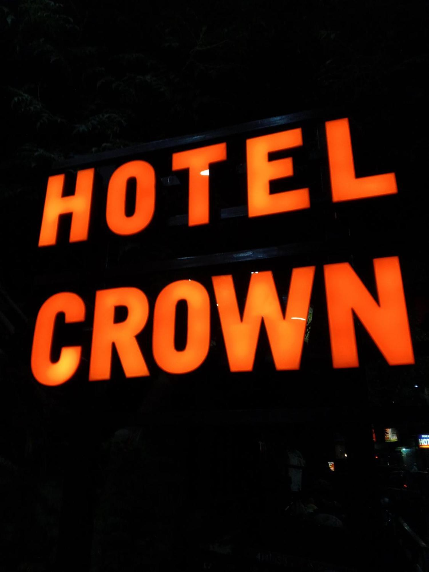 Hotel Crown Lahore Bagian luar foto