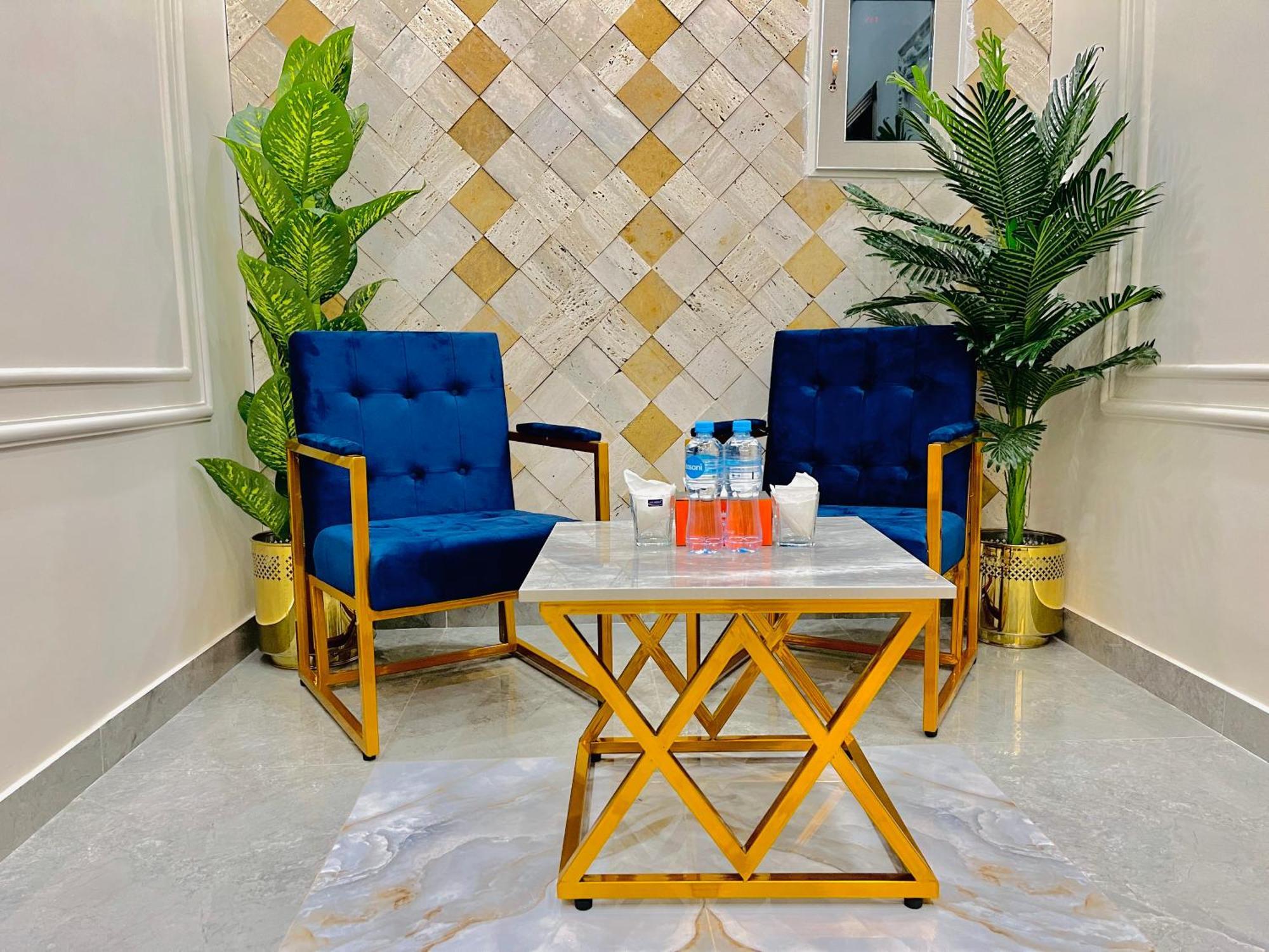 Hotel Crown Lahore Bagian luar foto
