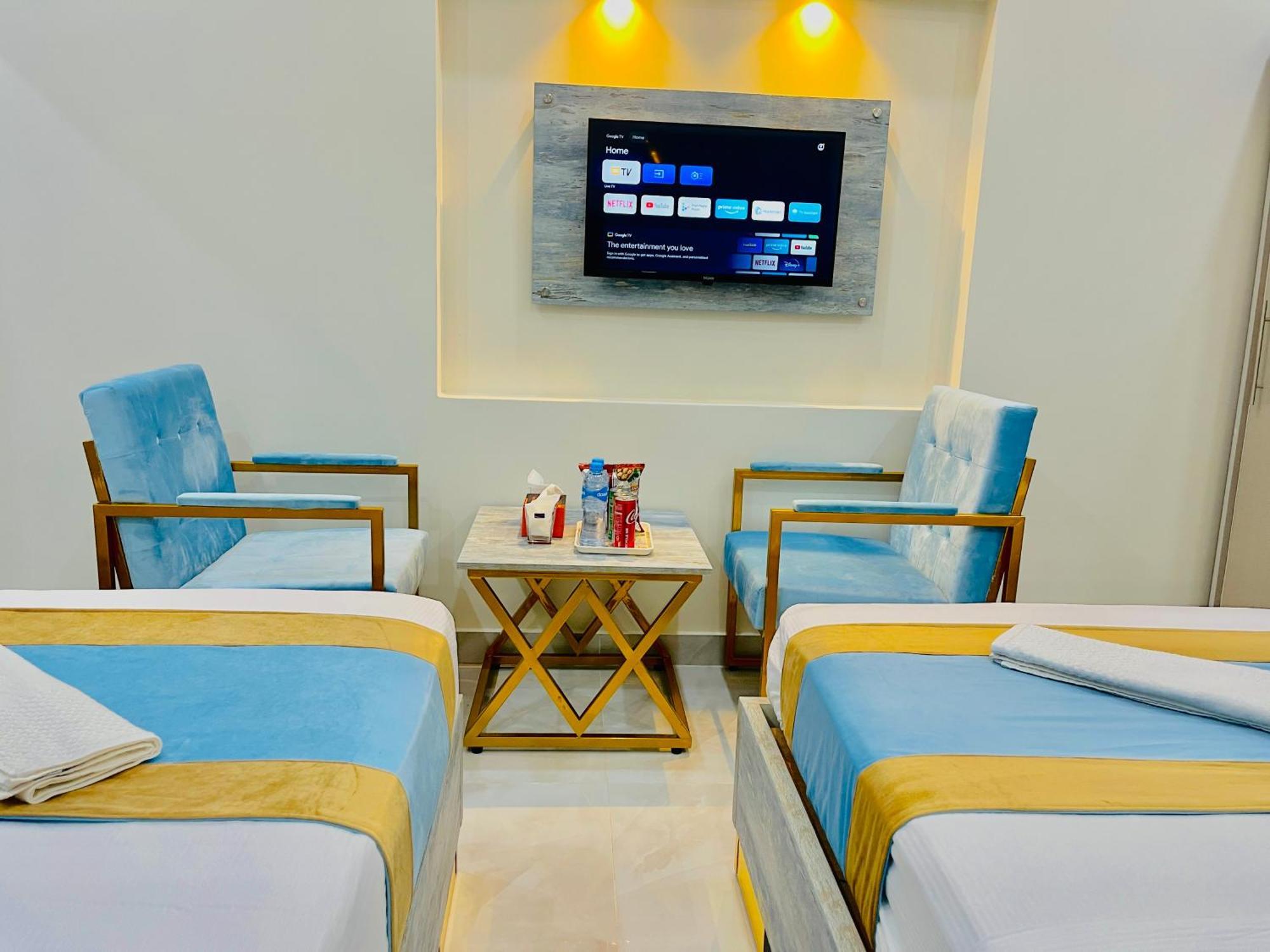 Hotel Crown Lahore Bagian luar foto