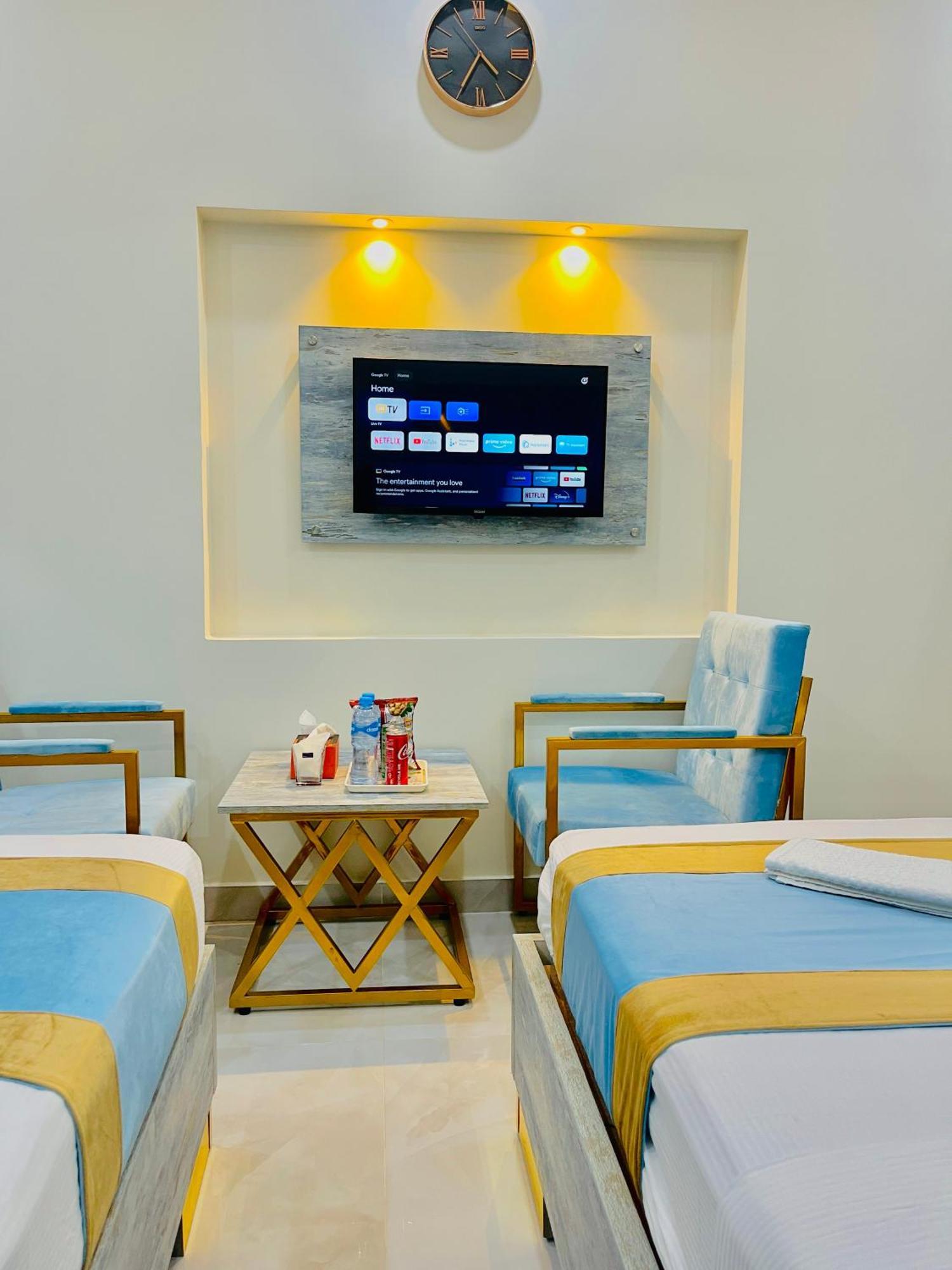 Hotel Crown Lahore Bagian luar foto
