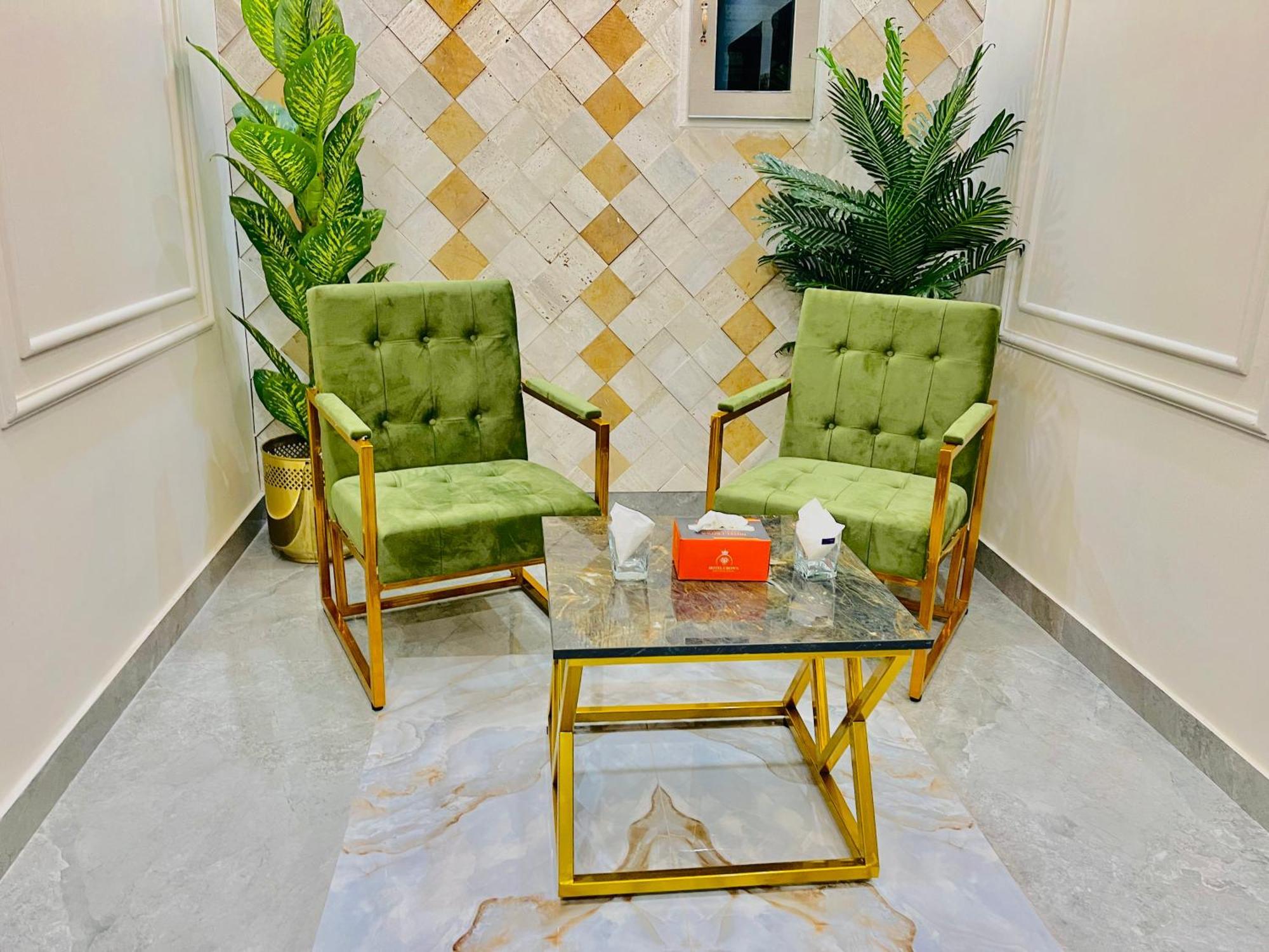 Hotel Crown Lahore Bagian luar foto