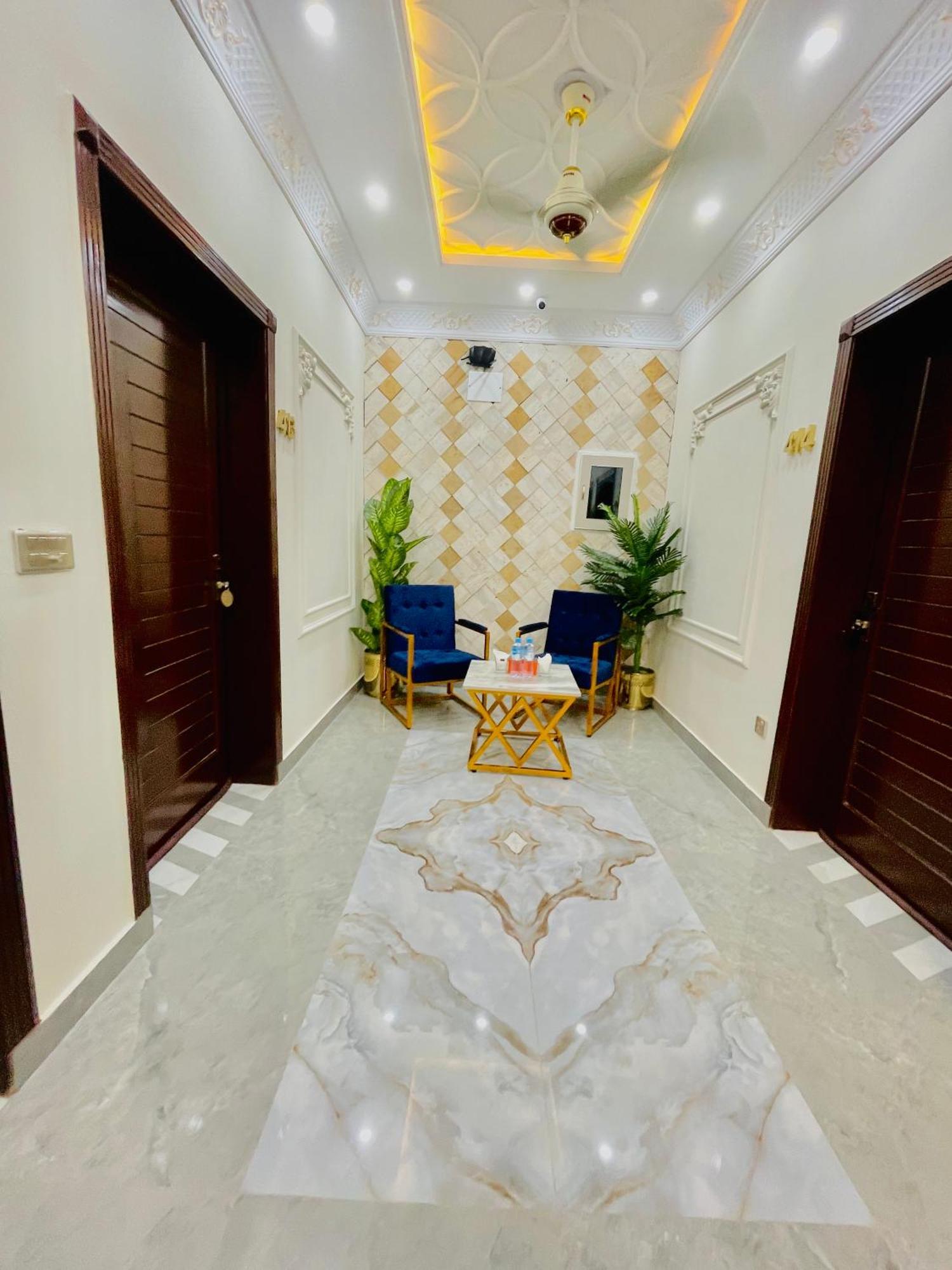 Hotel Crown Lahore Bagian luar foto