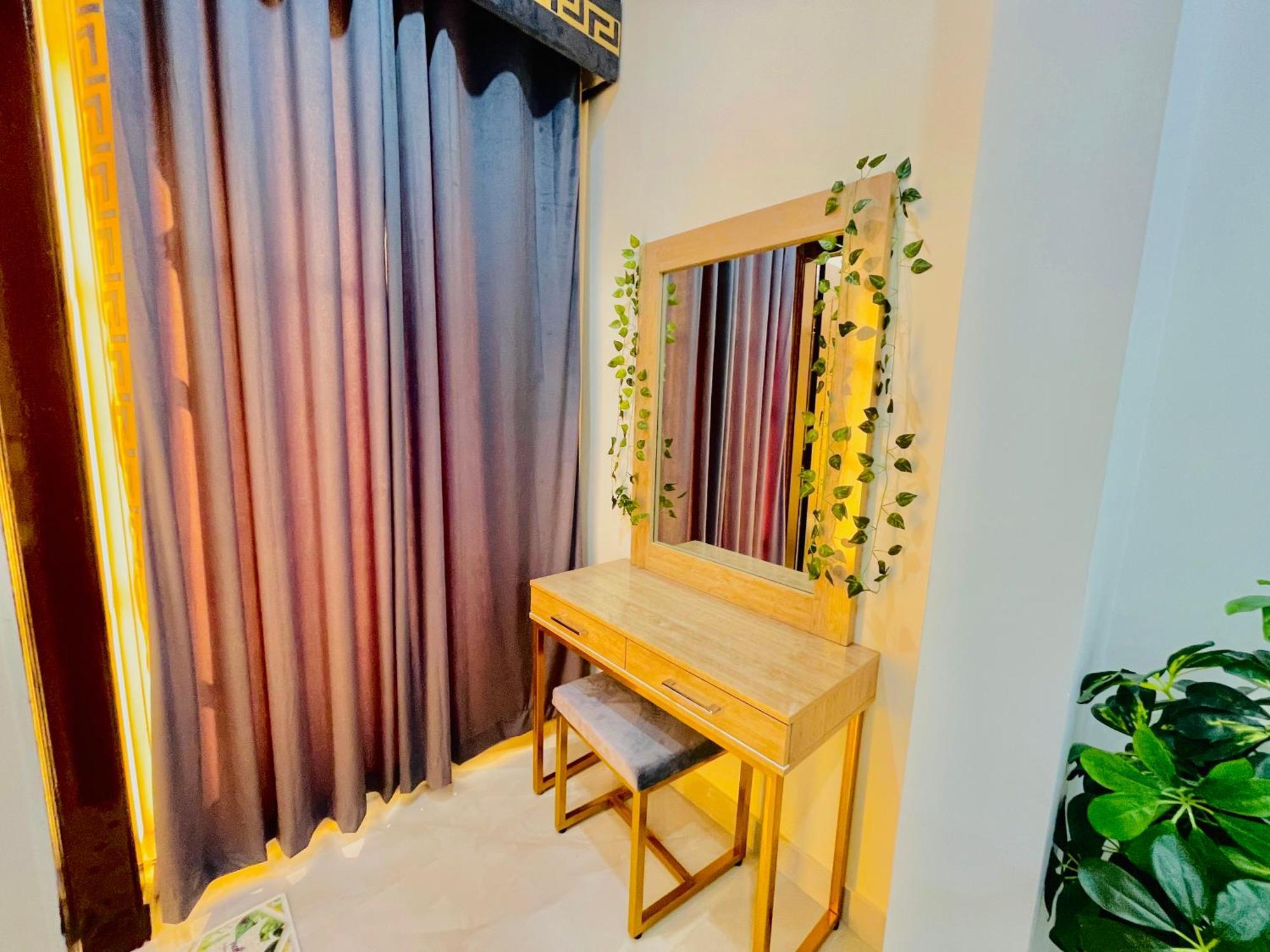 Hotel Crown Lahore Bagian luar foto