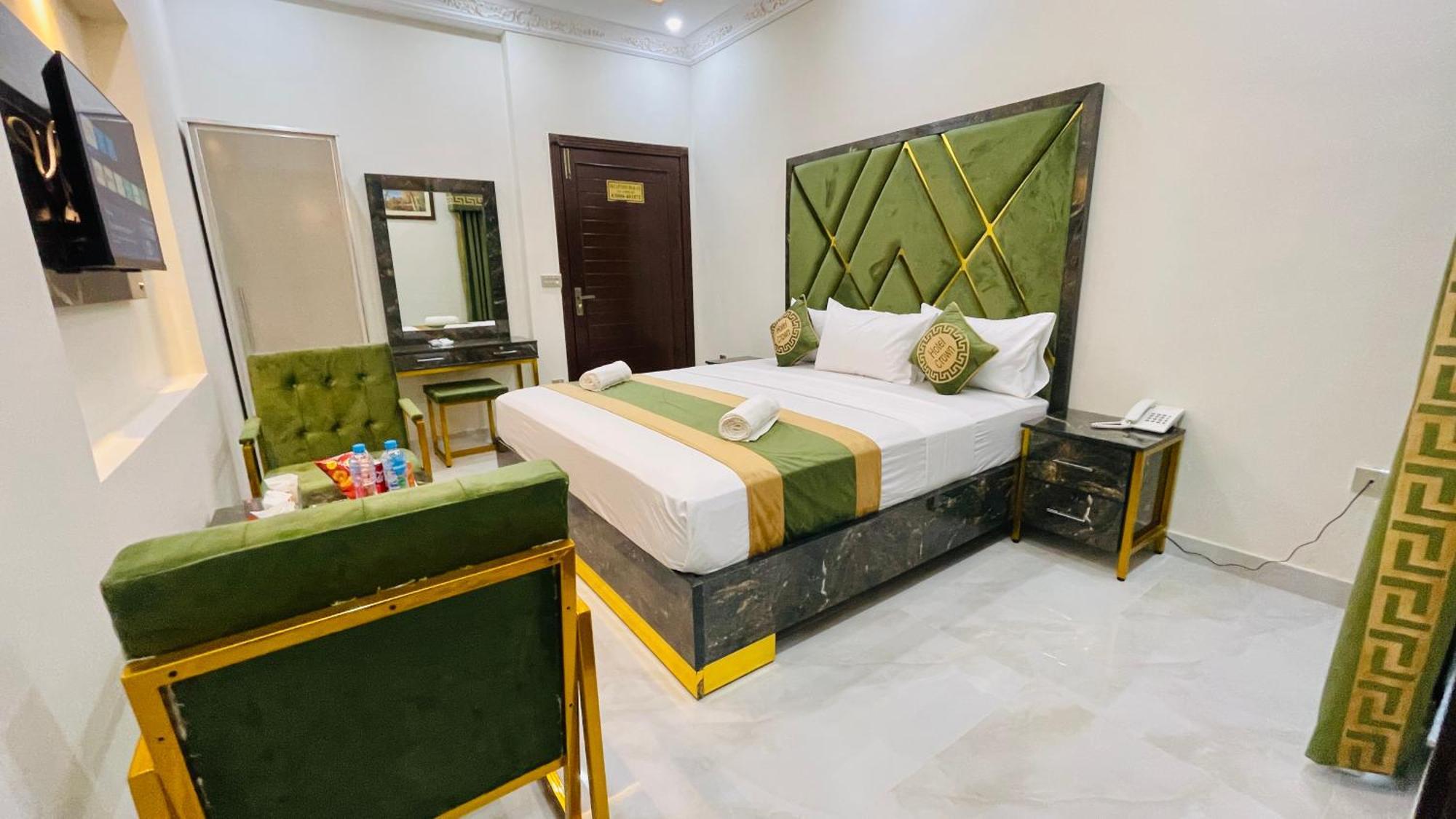 Hotel Crown Lahore Bagian luar foto