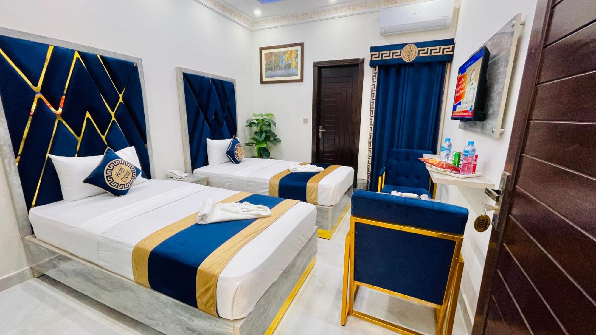 Hotel Crown Lahore Bagian luar foto