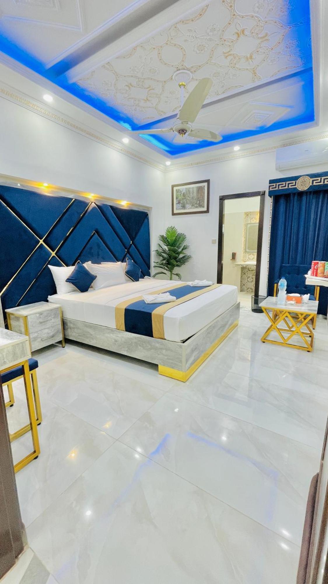Hotel Crown Lahore Bagian luar foto