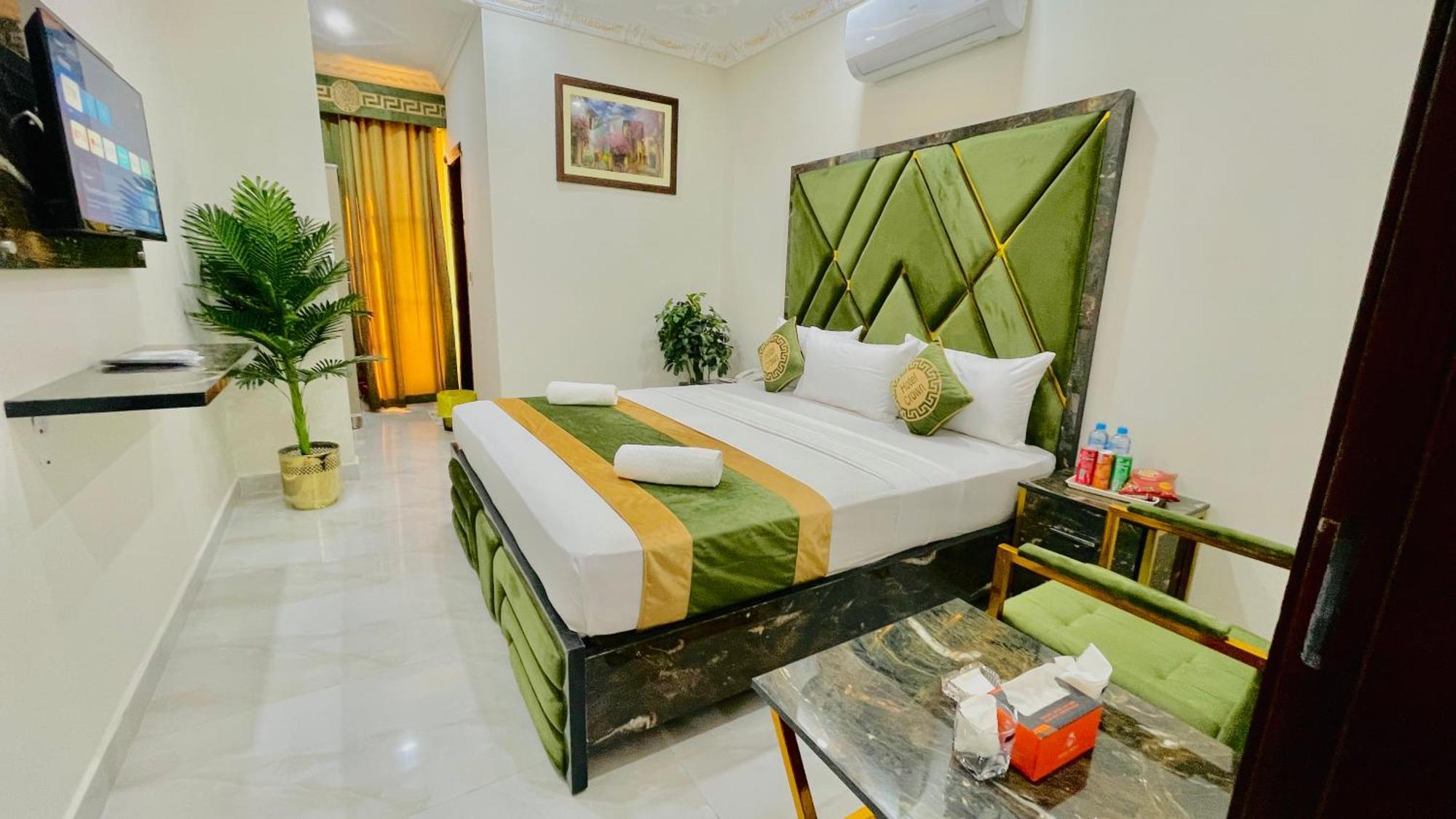 Hotel Crown Lahore Bagian luar foto